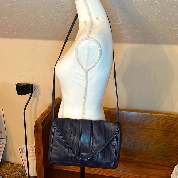 SERETA LEATHER DARK NAVY CROSSBODY BAG - Picture 1 of 6